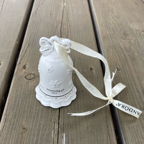 Pandora Limited Edition 2017 Bell Christmas Tree Ornament - Picture 12 of 12